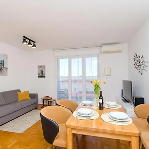  Apartman Smile With Secure Private Garage